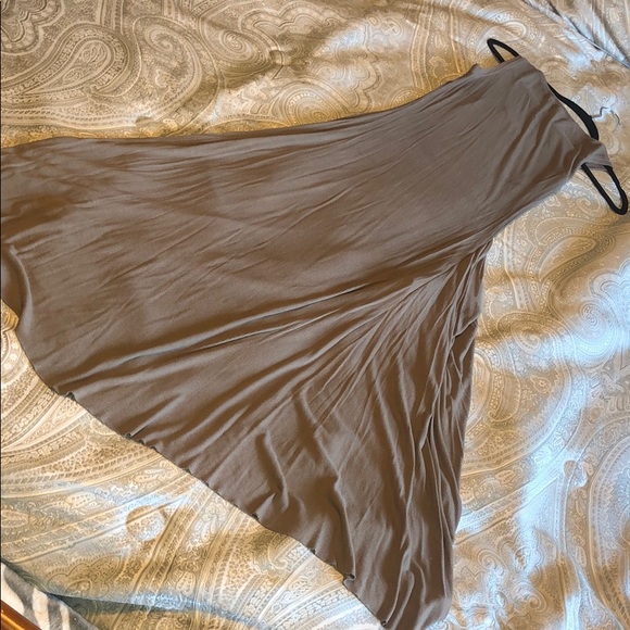 BCBG stretch flattering sundress - Picture 2 of 4